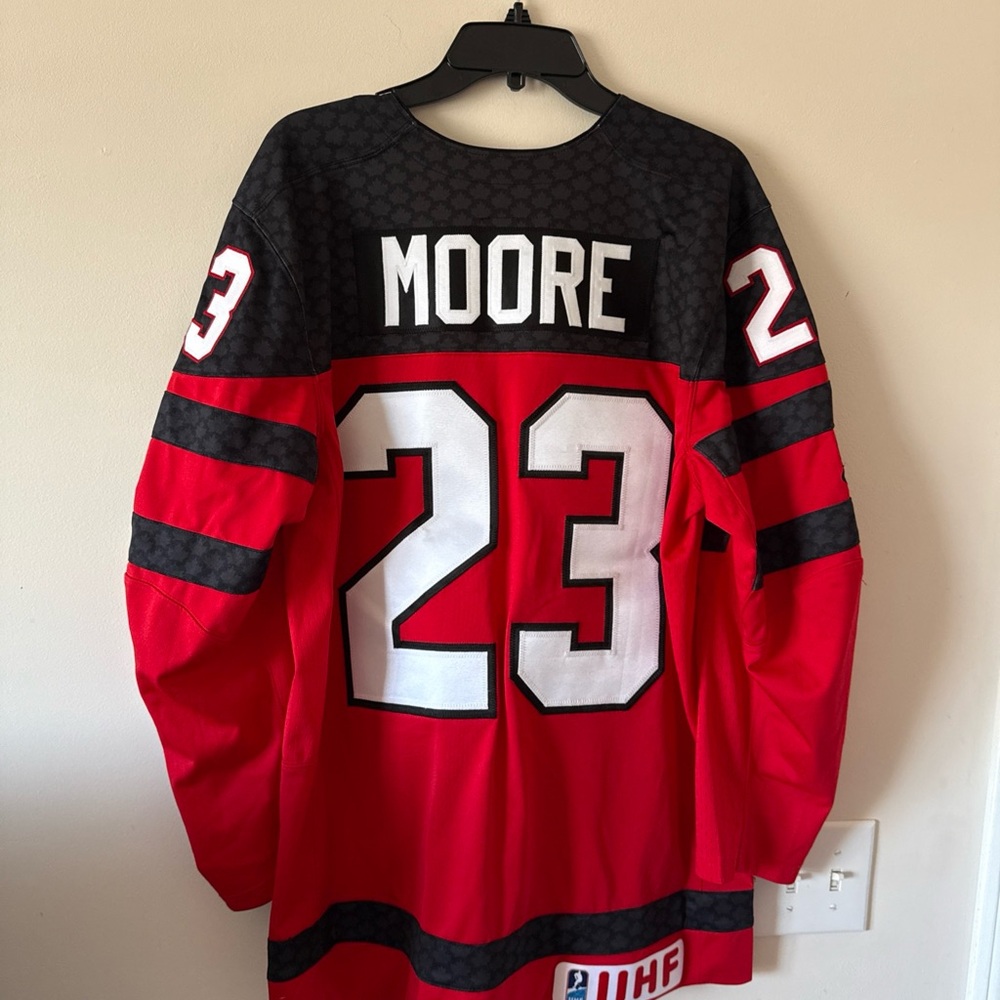 Men’s Nike Team Canada Moore #23 Jersey IIHF WJC 2019 Autographed Sz L - RARE - Picture 6 of 6
